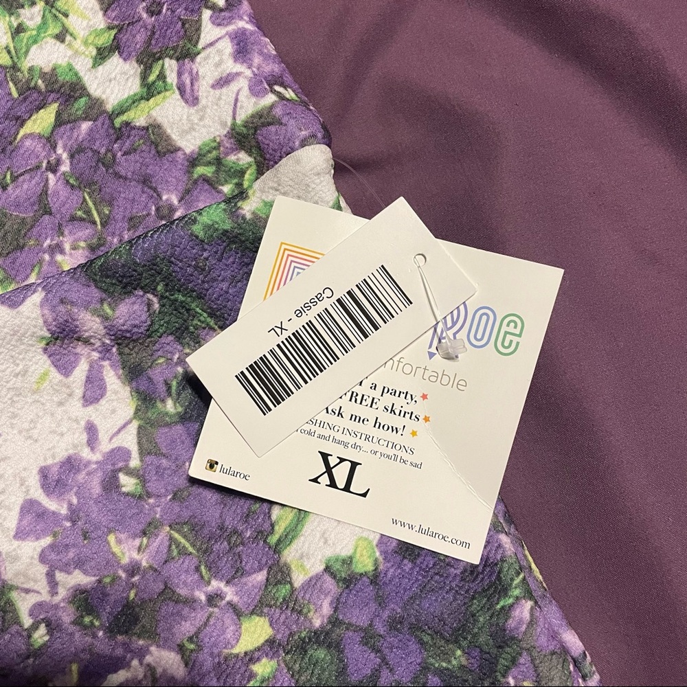 Lularoe Cassie skirt, floral pattern NWOT tags XL PURPLE WHITE HYDRANGEAS - Picture 3 of 5